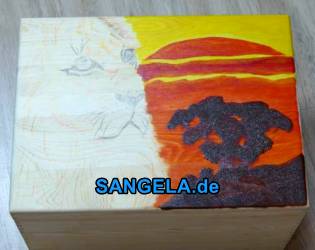 Набросок и начало рисования льва на крышке сундучка